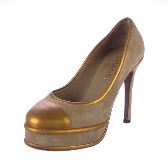 CHANEL gold metallic suede CC interlocking logo heels - Picture 2 of 5